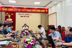Lấy ý kiến vào các dự thảo văn bản của Bộ Chính trị về chủ trương khuyến khích và bảo vệ cán bộ