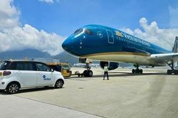 Máy bay Vietnam Airlines hạ cánh khẩn tại Hong Kong cấp cứu hành khách