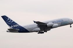 Airbus kiểm tra khẩn cấp 16 máy bay A380