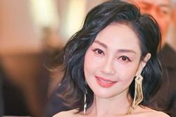 'Phú bà ẩn danh' của showbiz, U60 vẫn độc thân quyến rũ