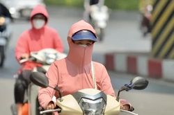 Nắng n&oacute;ng tr&ecirc;n 40 độ C, uống nước thế n&agrave;o để kh&ocirc;ng bị sốc nhiệt?