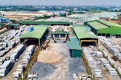 C32 báo nghi vấn bị thâu tóm, nhóm cổ đông gia đình bất ngờ thoái gần 10% vốn