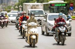 Đợt nắng nóng lần này có gì bất thường khiến miền Bắc oi bức suốt ngày đêm?