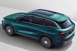 SUV dài hơn 4,8 mét, công suất 256 mã lực, giá gần 1,1 tỷ đồng