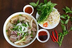 Điều gì khiến bún, phở trở thành món ăn sáng không thể thay thế?
