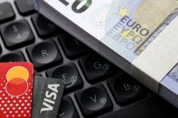 EU tính phát hành đồng euro số để giảm phụ thuộc vào hệ thống thanh toán Mỹ