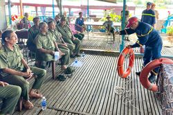 N&acirc;ng cao kỹ năng ứng ph&oacute; với sự cố cho lực lượng an ninh cơ sở v&agrave; cư d&acirc;n l&agrave;ng b&egrave; x&atilde; Vĩnh Hậu