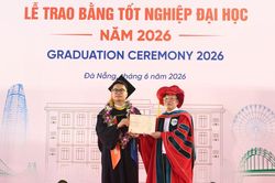 Trường Đại học Kinh tế Đà Nẵng trao bằng tốt nghiệp cho 2.500 cử nhân