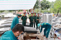 Quân khu 7 kiểm tra công tác lấy mẫu hài cốt liệt sĩ chưa xác định thông tin tại Nghĩa trang liệt sĩ Trảng Bom