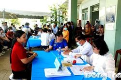 X&atilde; Long B&igrave;nh: Hơn 1.300 c&aacute;n bộ, c&ocirc;ng chức v&agrave; người d&acirc;n được kh&aacute;m sức khỏe định kỳ v&agrave; tầm so&aacute;t bệnh