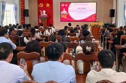 Bồi dưỡng nghiệp vụ c&ocirc;ng t&aacute;c Đảng cho c&aacute;n bộ cơ sở