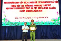 Xã Tây Ninh Hòa khen thưởng tập thể, cá nhân có thành tích xuất sắc trong đấu tranh phòng, chống tội phạm ma túy