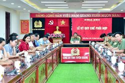 Ký kết Quy chế phối hợp trong công tác bảo đảm an ninh, trật tự và quản lý nhà nước lĩnh vực nội vụ