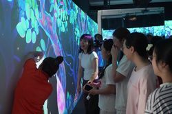 Triển lãm đa giác quan 'Giao thời'