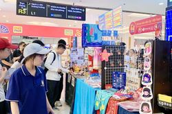Kể chuyện đất nước bằng những món quà lưu niệm