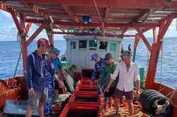 Đoàn trinh sát số 2 bắt giữ tàu vận chuyển 55.000 lít dầu DO trái phép