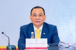 Tỷ phú Phạm Nhật Vượng rời ghế tổng giám đốc VinFast