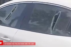 Hà Nội điều tra vụ hàng loạt ô tô bị chém thủng kính