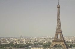 Ph&aacute;p r&uacute;t ngắn thời gian tham quan th&aacute;p Eiffel do nắng n&oacute;ng