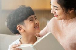 Những bà mẹ nuôi con tự tin, bản lĩnh thường có điểm chung gì?