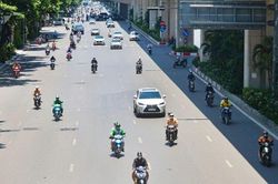 Hà Nội và đồng bằng Bắc Bộ hầm hập 38–40 độ C, nắng nóng gay gắt kéo dài