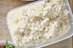 Cho thêm thứ này khi nấu, cơm không bị ôi thiu giữa những ngày nắng nóng