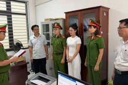 Thi h&agrave;nh lệnh bắt 'người đẹp' Phạm Thị Mỹ Tuyết