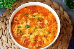 Cách nấu canh trứng cà chua ngọt dịu, không tanh, nổi vân mây cực đẹp
