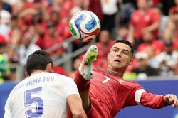 Ronaldo trút bỏ áp lực: 'Cả tuần tăm tối, tưởng như giải nghệ'