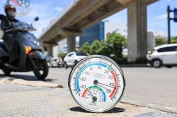 Miền Bắc và miền Trung nắng nóng gay gắt nhất từ đầu mùa, nhiều nơi trên 40°C
