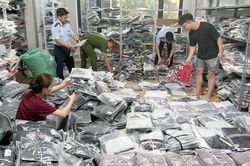 H&agrave; Nội ph&aacute;t hiện 2.575 sản phẩm thời trang giả mạo nh&atilde;n hiệu nổi tiếng