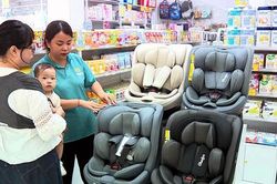 Thị trường ghế &ocirc; t&ocirc; trẻ em trước ng&agrave;y quy định bắt buộc c&oacute; hiệu lực: Vừa mừng vừa lo