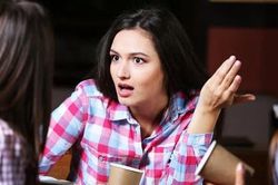 Người có tâm địa xấu thường thích hỏi 3 chuyện này về bạn: Gặp kiểu người này, tránh càng xa càng tốt