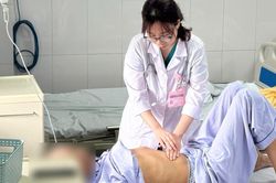 Vượt hơn 1.300 km chữa ung thư gan giai đoạn muộn, người đàn ông 66 tuổi đón tín hiệu khả quan