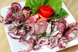 Bí quyết luộc mực tươi giòn, ngọt thơm như nhà hàng và món mực luộc lá lốt cực kỳ ngon cơm