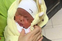 X&oacute;t xa b&eacute; g&aacute;i sơ sinh bị bỏ rơi ở khu vực nh&agrave; văn h&oacute;a trong đ&ecirc;m