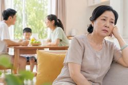 Bán nhà mình mua cho con nhà mới: Đó là điều tôi hối hận nhất đời