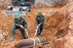 Phát hiện bom 'khủng' thời chiến còn nguyên kíp nổ tại trường tiểu học