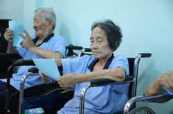 TPHCM triển khai đội y tế lưu động chăm sóc người yếu thế tại các trung tâm bảo trợ xã hội