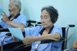 TPHCM triển khai đội y tế lưu động chăm s&oacute;c người yếu thế tại c&aacute;c trung t&acirc;m bảo trợ x&atilde; hội