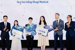 3 bác sĩ nội trú da liễu được tặng học bổng gần 200 triệu đồng