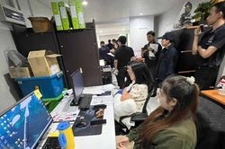 Triệt phá đường dây gian lận thi công chức khủng: Giá mua 'ghế' lên tới 800.000 baht