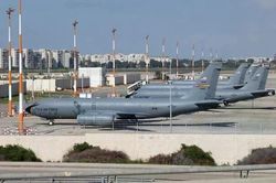 Mỹ r&uacute;t h&agrave;ng chục m&aacute;y bay tiếp nhi&ecirc;n liệu khỏi Israel