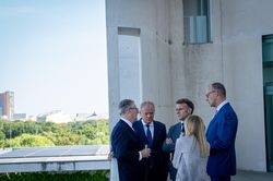 Ông Macron: Châu Âu và Mỹ 'tái hội tụ' trước thượng đỉnh NATO