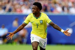 Scotland 0-2 Brazil: Vinicius, Cunha tỏa s&aacute;ng