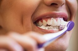 4 kiểu đánh răng khiến hơi thở nặng mùi, răng ngày càng yếu