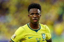 Vinicius nổi giận v&igrave; bị tước b&agrave;n thắng