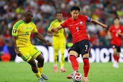 Nam Phi 0-0 Hàn Quốc: Son Heung-min vào sân