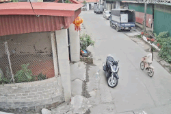 Vừa làm ca đêm về, thanh niên tức tốc lao sang nhà hàng xóm chữa cháy