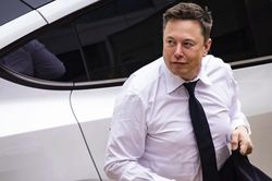 Elon Musk mất vị trí tỷ phú nghìn tỷ USD